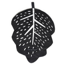 Load image into Gallery viewer, Wee Gallery Organic Crinkle Toy Leaf