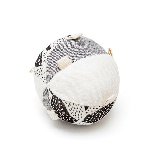 Wee Gallery Organic Sensory Taggy Ball with Rattle